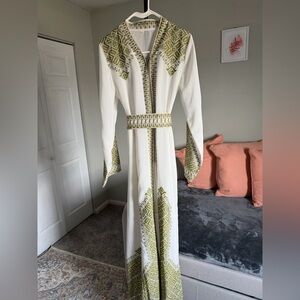 Elegant Embroidered White and Green Thob